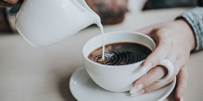 café com leite de aveia.